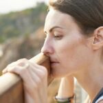 melatonin, women, worsens stress